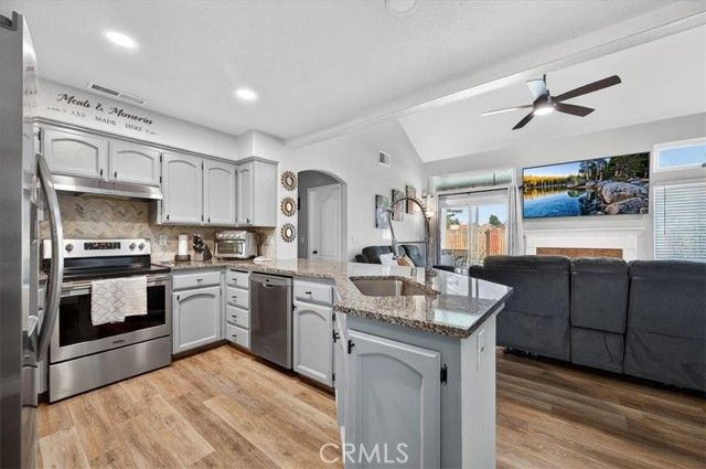 8416 N Sharon, Fresno, CA 93720