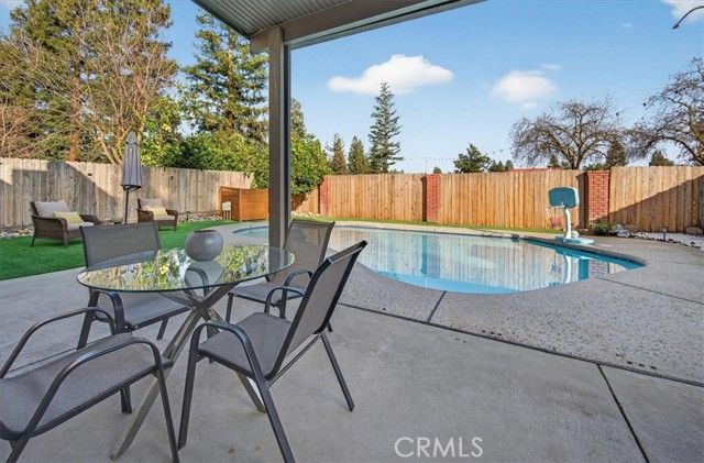 8416 N Sharon, Fresno, CA 93720