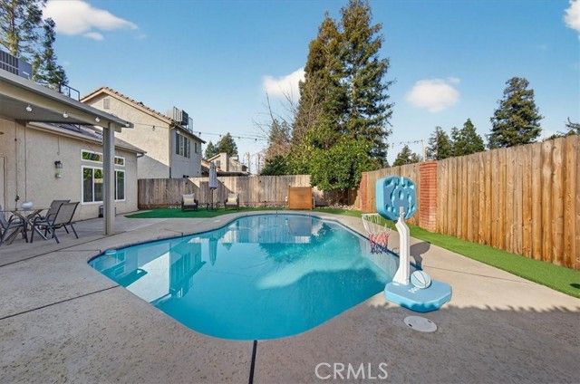 8416 N Sharon, Fresno, CA 93720