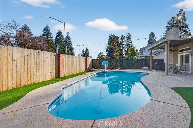 8416 N Sharon, Fresno, CA 93720