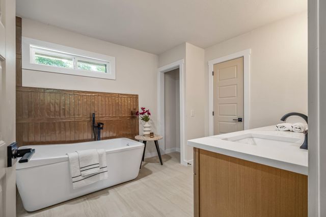 8003 Petaca TRL, Austin, TX 78729