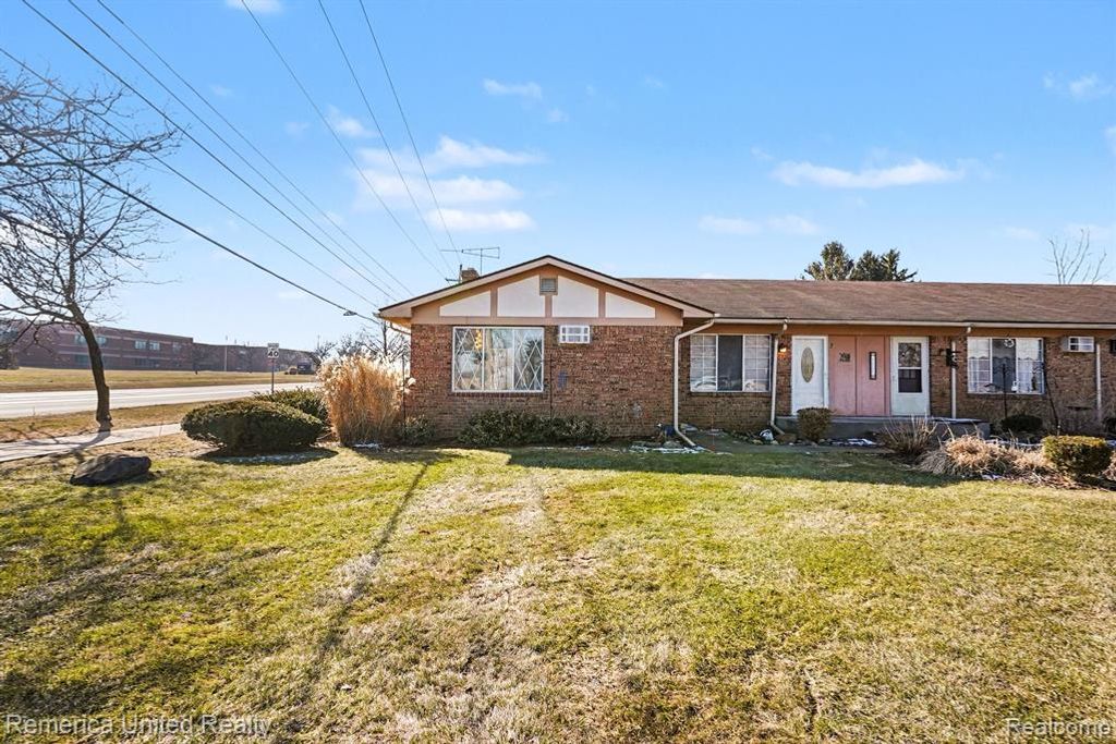 61035 11 Mile Road 1, South Lyon, MI 48178