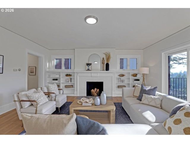 1812 Sw HIGH St, Portland, OR 97201