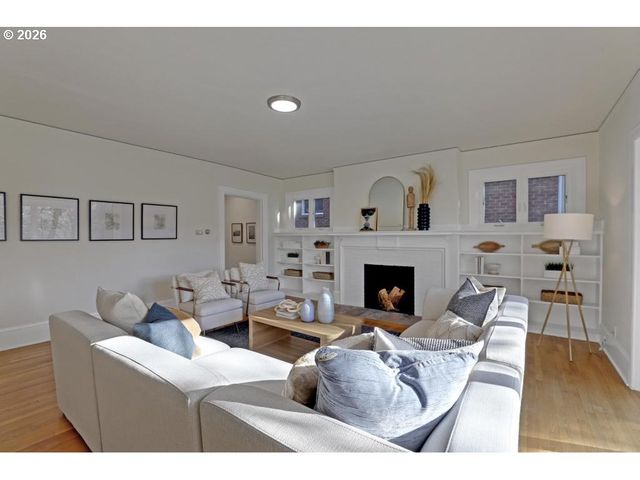 1812 Sw HIGH St, Portland, OR 97201