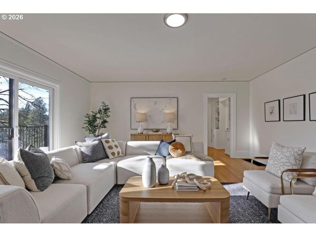 1812 Sw HIGH St, Portland, OR 97201