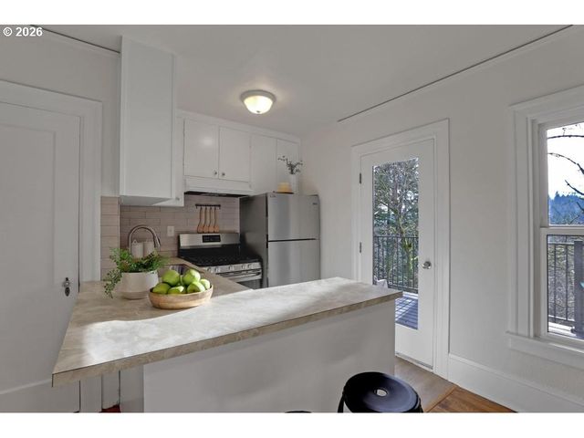 1812 Sw HIGH St, Portland, OR 97201