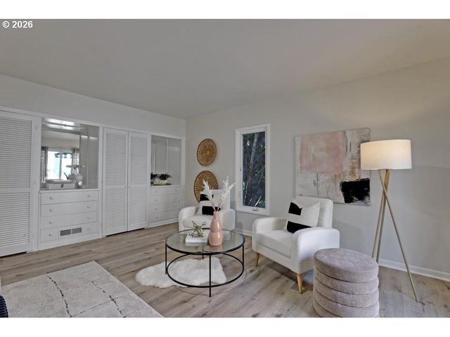 1812 Sw HIGH St, Portland, OR 97201