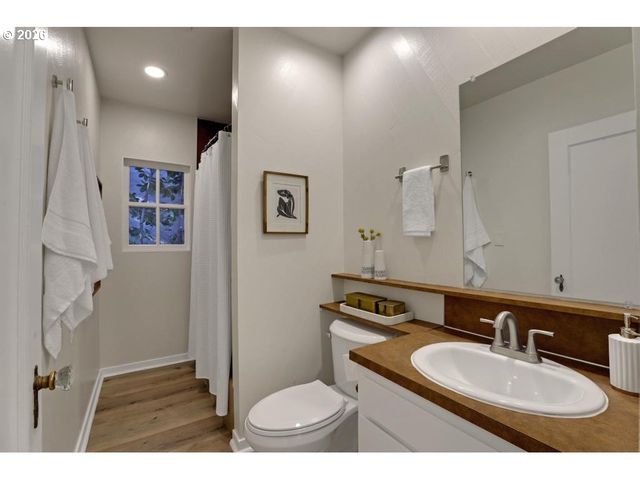 1812 Sw HIGH St, Portland, OR 97201