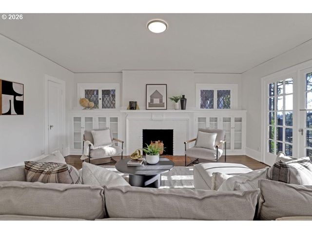 1812 Sw HIGH St, Portland, OR 97201