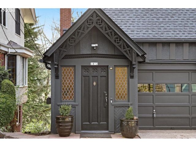 1812 Sw HIGH St, Portland, OR 97201