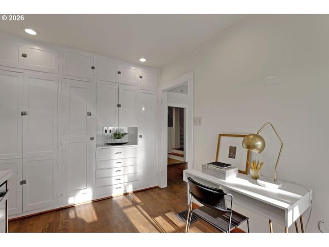 1812 Sw HIGH St, Portland, OR 97201