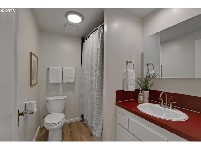 1812 Sw HIGH St, Portland, OR 97201