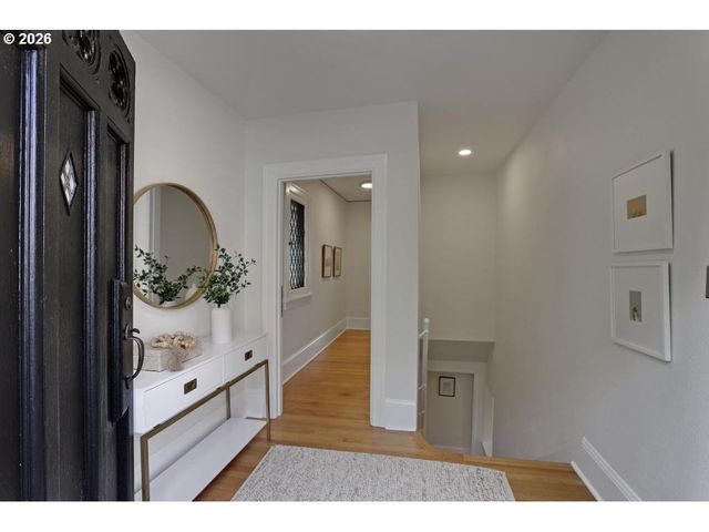 1812 Sw HIGH St, Portland, OR 97201