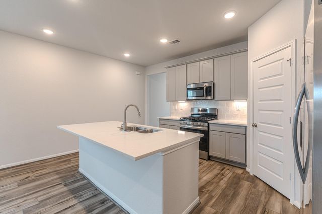 100 Ashe Juniper Way, Magnolia, TX 77354