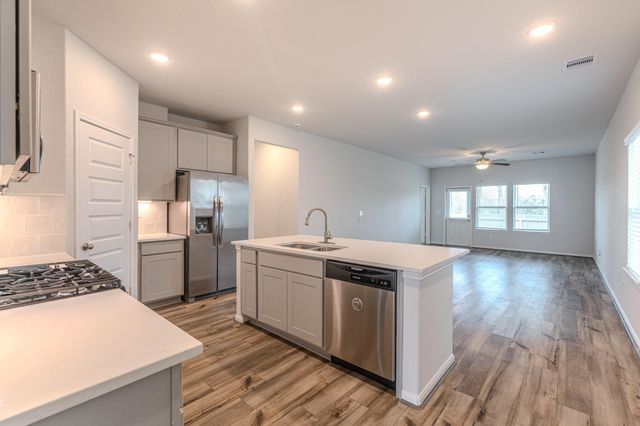 100 Ashe Juniper Way, Magnolia, TX 77354