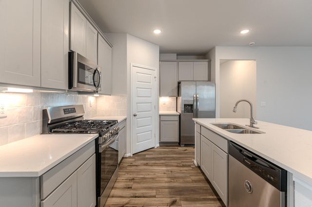 100 Ashe Juniper Way, Magnolia, TX 77354