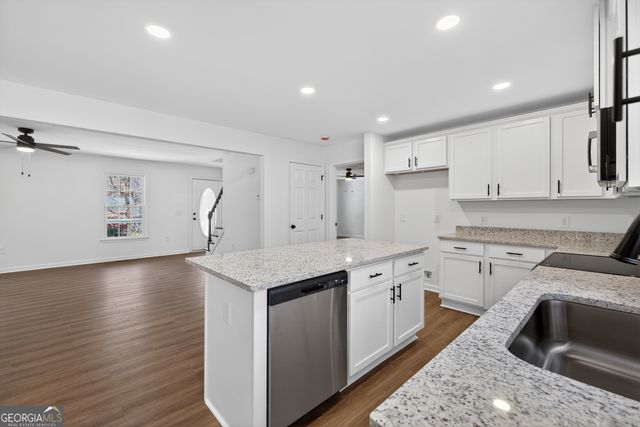 546 Creek View Drive, Hoschton, GA 30548