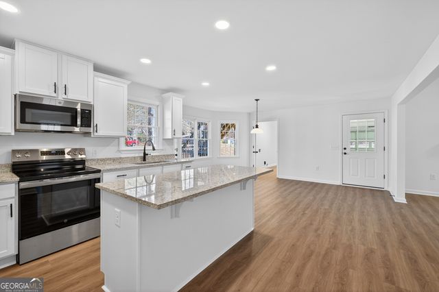 546 Creek View Drive, Hoschton, GA 30548