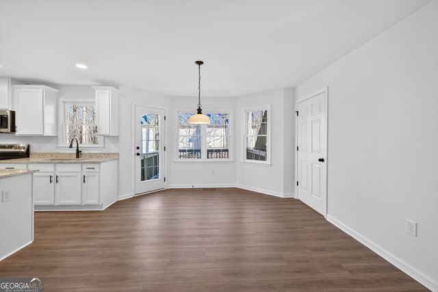 546 Creek View Drive, Hoschton, GA 30548