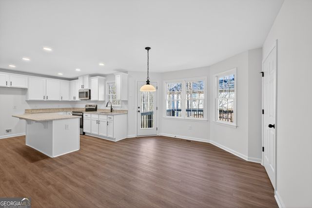 546 Creek View Drive, Hoschton, GA 30548