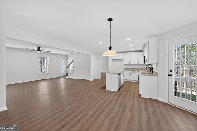 546 Creek View Drive, Hoschton, GA 30548