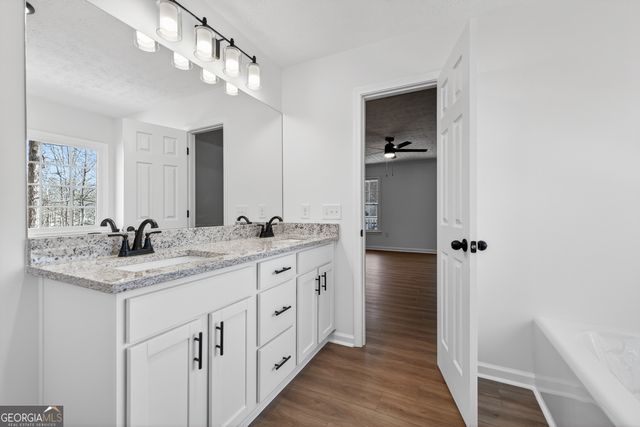 546 Creek View Drive, Hoschton, GA 30548