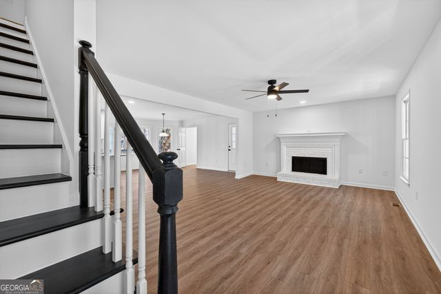 546 Creek View Drive, Hoschton, GA 30548