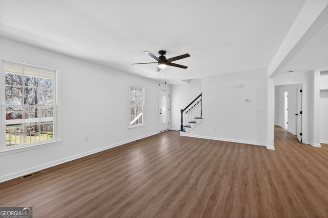 546 Creek View Drive, Hoschton, GA 30548