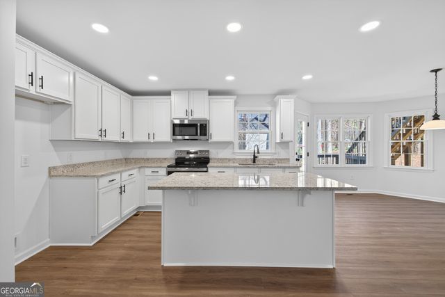 546 Creek View Drive, Hoschton, GA 30548