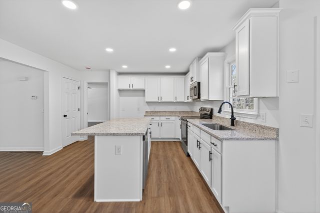 546 Creek View Drive, Hoschton, GA 30548