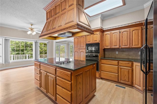 18 W Champions Boulevard, Rogers, AR 72758
