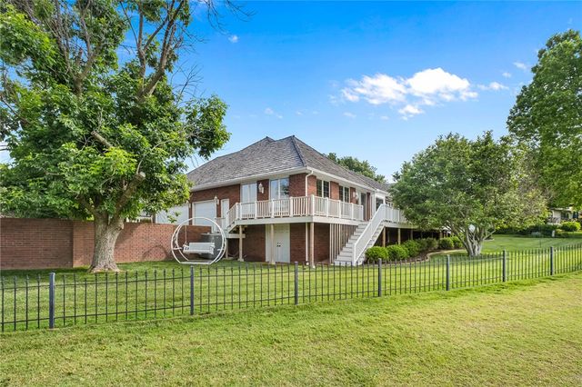 18 W Champions Boulevard, Rogers, AR 72758