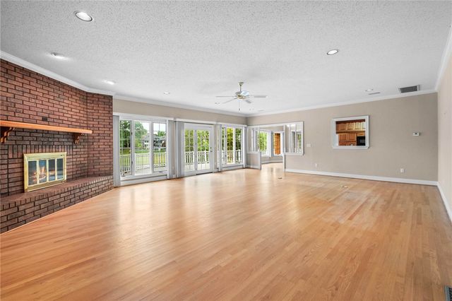 18 W Champions Boulevard, Rogers, AR 72758