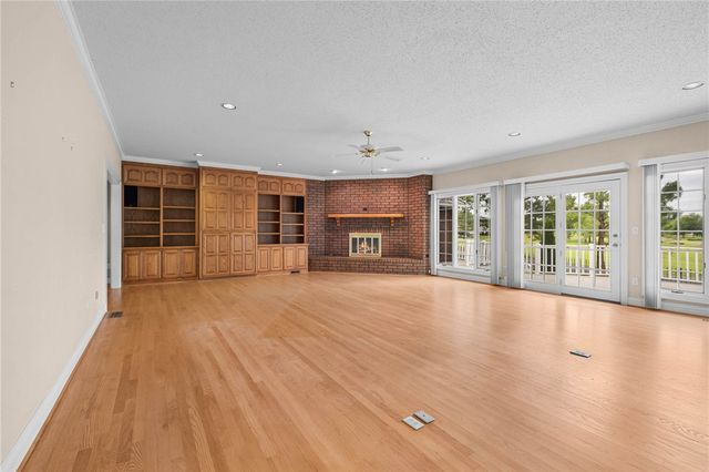 18 W Champions Boulevard, Rogers, AR 72758