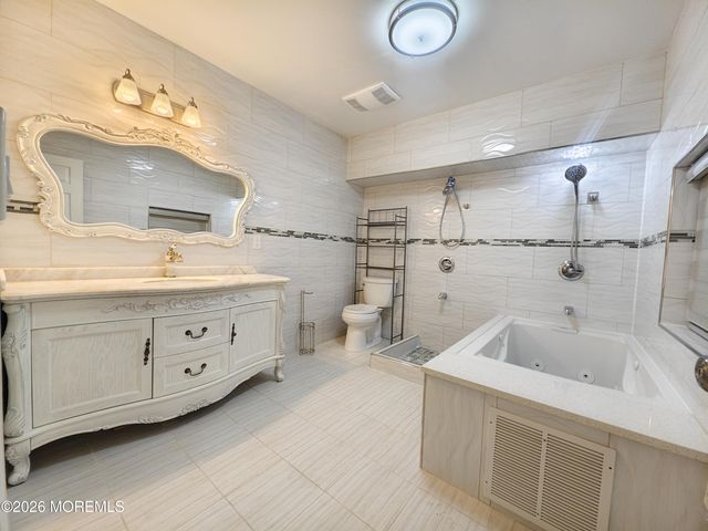 4 Spradley Lane, Middletown, NJ 07748