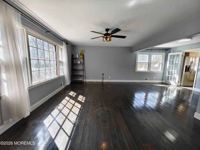 4 Spradley Lane, Middletown, NJ 07748