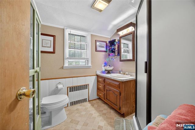 370 Goffle Road, Hawthorne, NJ 07506