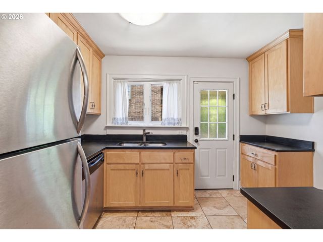 1411 Se 30TH Ave 11, Portland, OR 97214