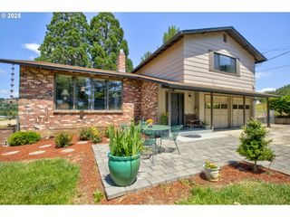 270 GLENWOOD Ct, Roseburg, OR 97471