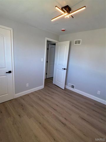 4464 Lee Avenue, St Louis, MO 63115