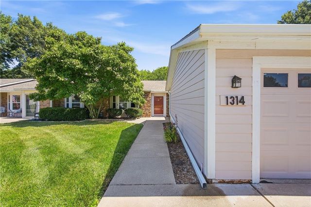 1314 W Jenkins Boulevard, Raymore, MO 64083
