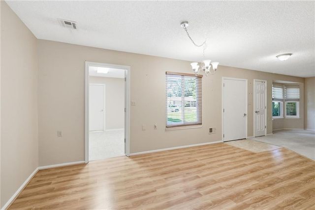 1314 W Jenkins Boulevard, Raymore, MO 64083