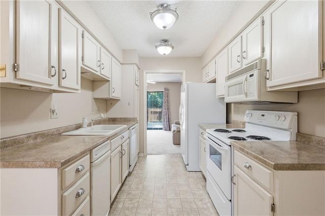 1314 W Jenkins Boulevard, Raymore, MO 64083
