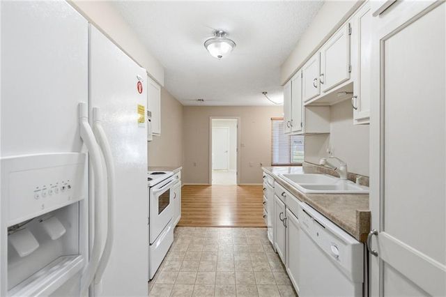 1314 W Jenkins Boulevard, Raymore, MO 64083