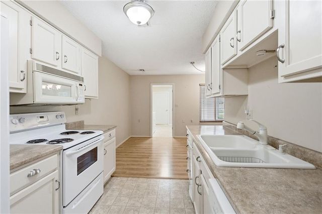 1314 W Jenkins Boulevard, Raymore, MO 64083