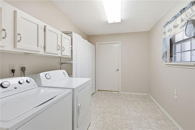 1314 W Jenkins Boulevard, Raymore, MO 64083