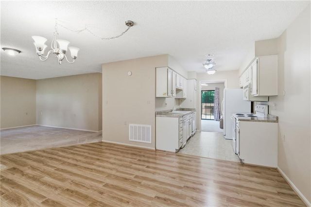 1314 W Jenkins Boulevard, Raymore, MO 64083