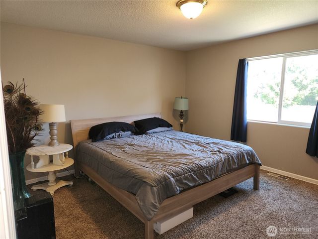 284 Gun Club Road, Woodland, WA 98674