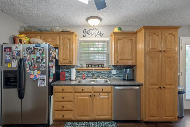 107 Dogwood Place, Van, TX 75790