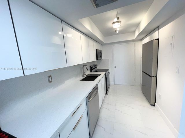 18041 Biscayne Boulv 502, Aventura, FL 33160